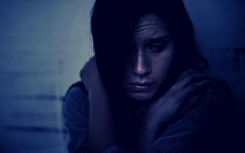 8 ans de prison pour « viol par surprise », pour un médecin  adepte de massage intravaginal 