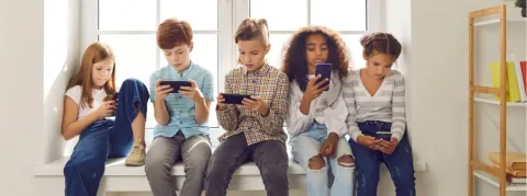 Instagram et TikTok sommés de prendre en compte la santé des enfants