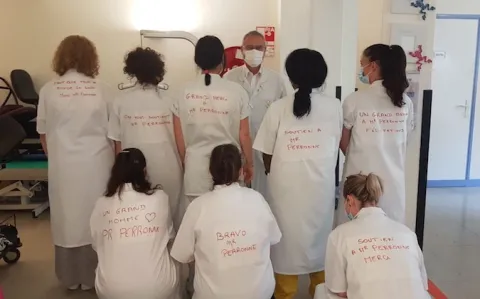 Suite au propos du Pr Perronne, une asso de victime du Covid porte plainte contre Véran