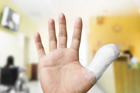 Le CHU de Brest pointé du doigt : parole de patient