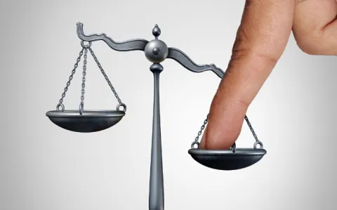 Une pharmacienne condamnée à 10 K€ et 4 mois de prison pour avoir vendu des masques FFP2