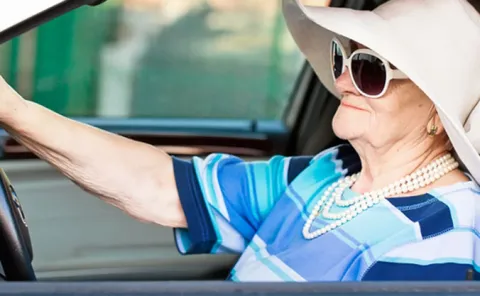 Faut-il instaurer un examen médical pour la conduite des personnes âgées ?