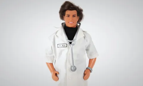 Un médecin est-il forcément un homme blanc ?