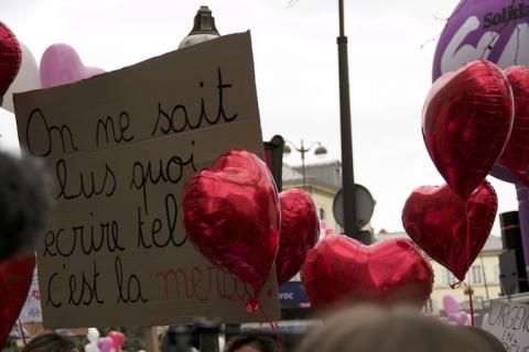 La Saint-Valentin de l'hôpital rassemble des milliers de manifestants
