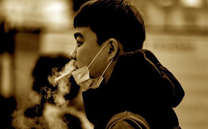 Covid-19 : un risque augmenté chez les fumeurs  