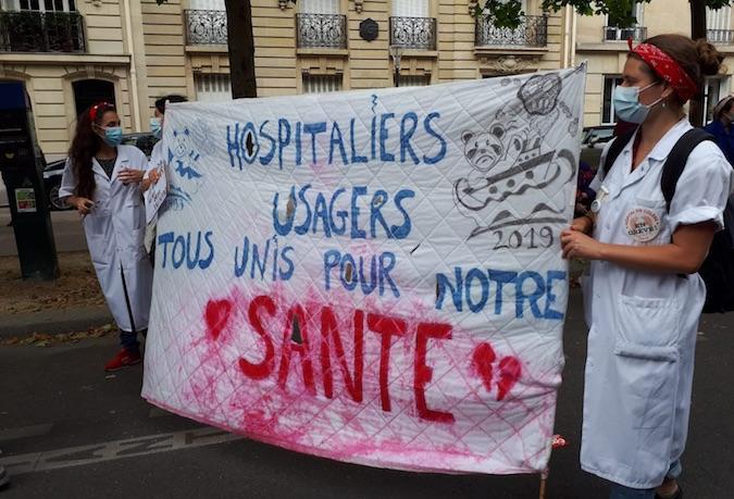 “Plus Ségur, moins c’est cher” : nouvelle manifestation des soignants à Paris